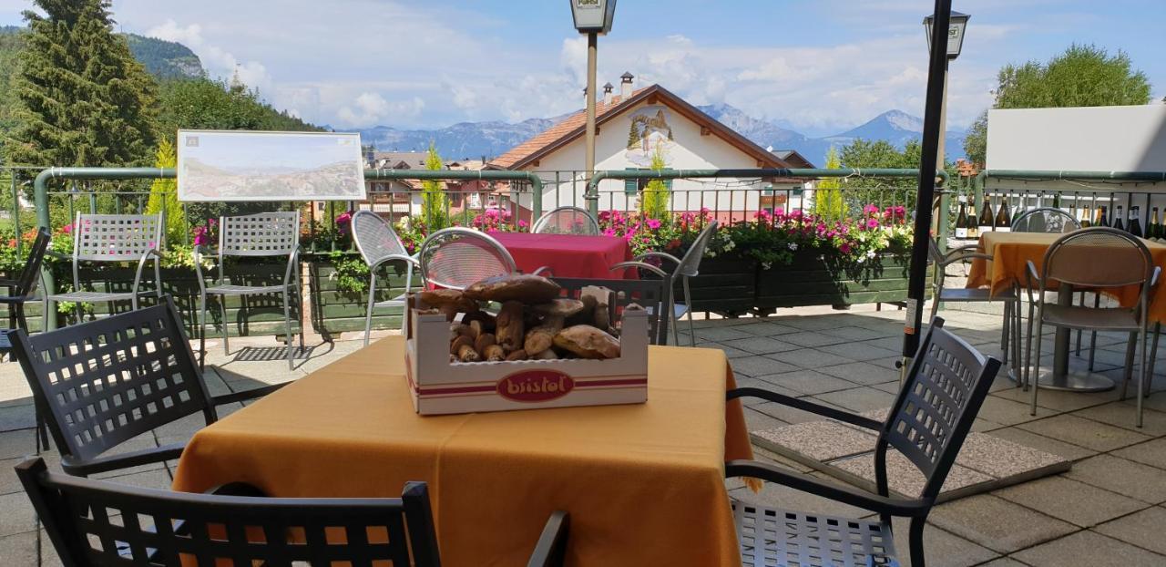 Hotel Martinella Фолгария Екстериор снимка