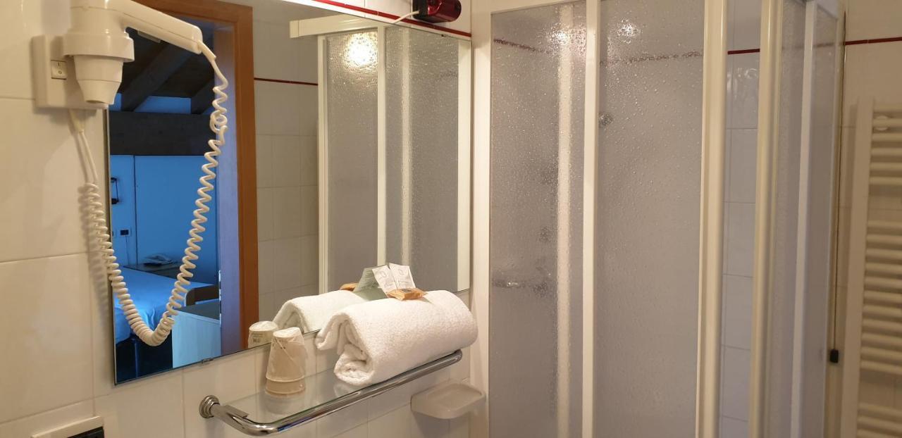 Hotel Martinella Фолгария Екстериор снимка