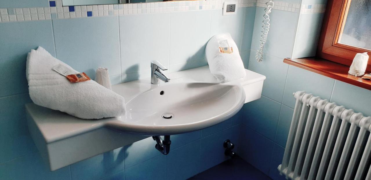 Hotel Martinella Фолгария Екстериор снимка