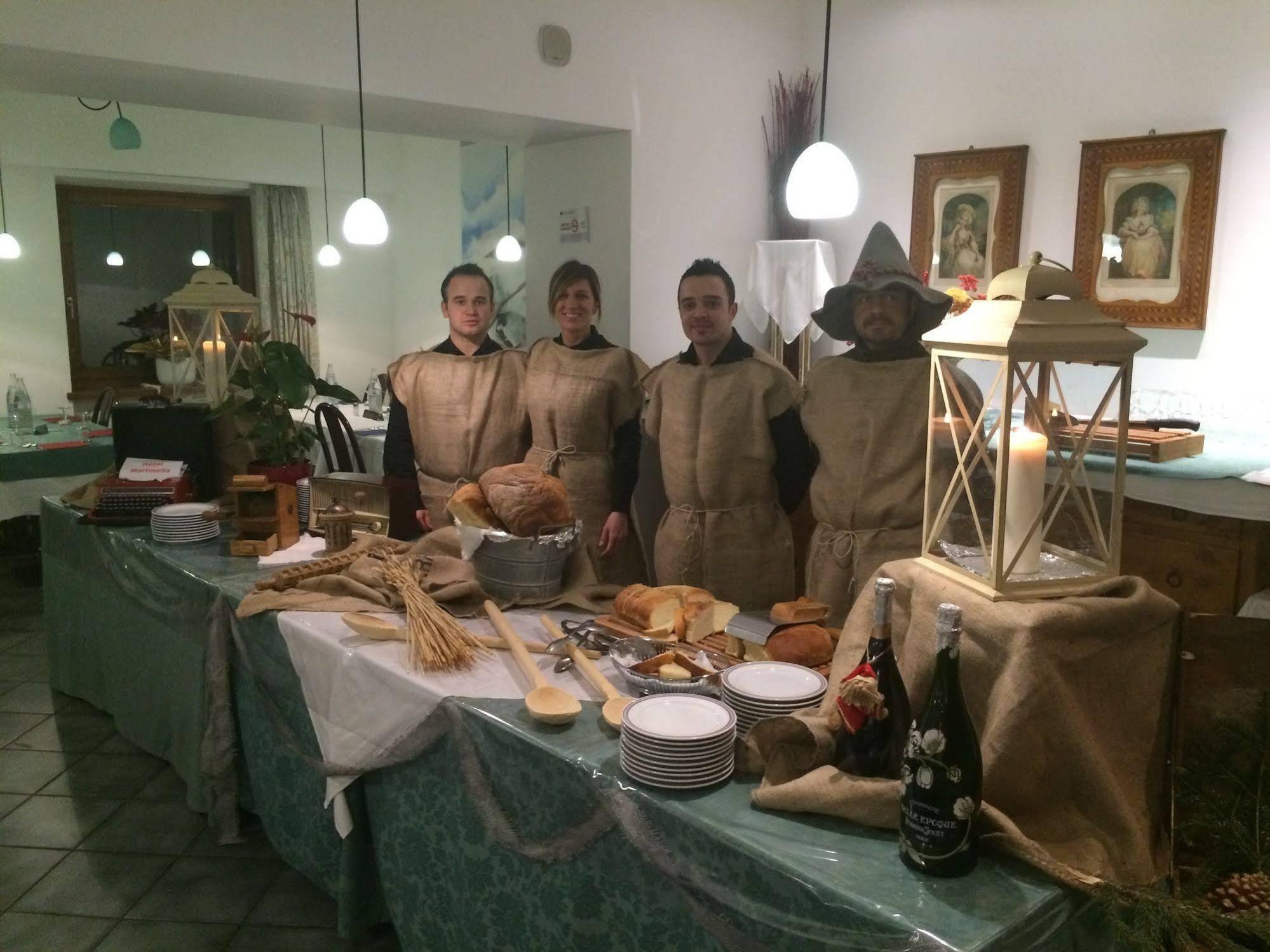 Hotel Martinella Фолгария Екстериор снимка