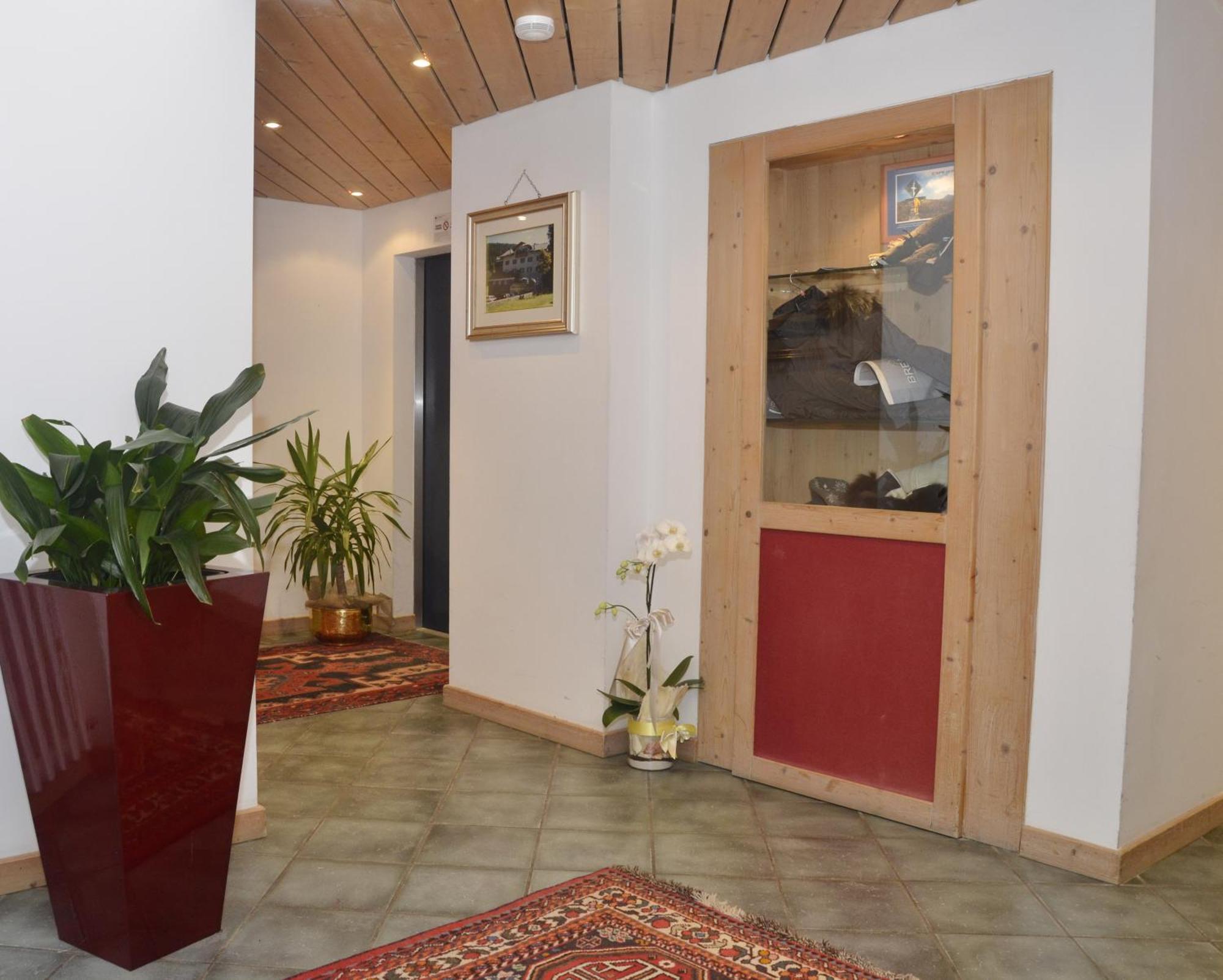 Hotel Martinella Фолгария Екстериор снимка