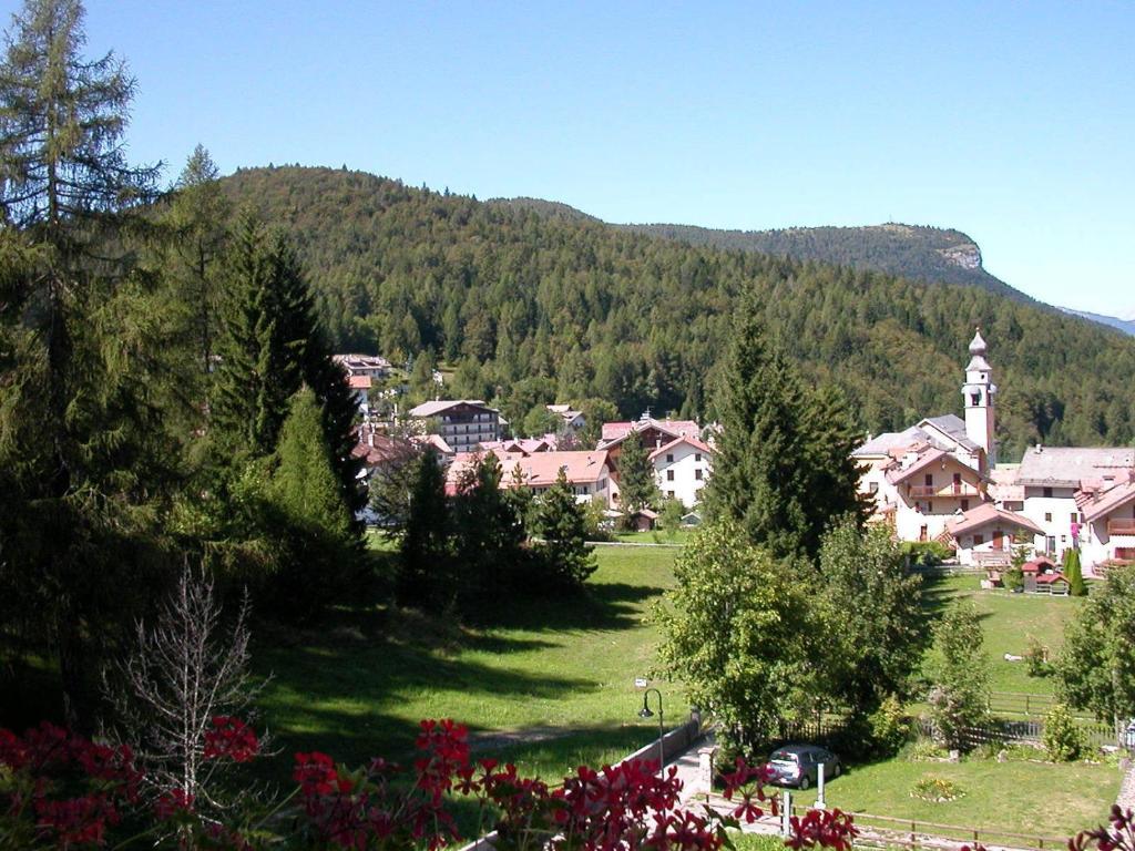 Hotel Martinella Фолгария Екстериор снимка