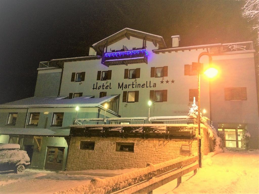 Hotel Martinella Фолгария Екстериор снимка