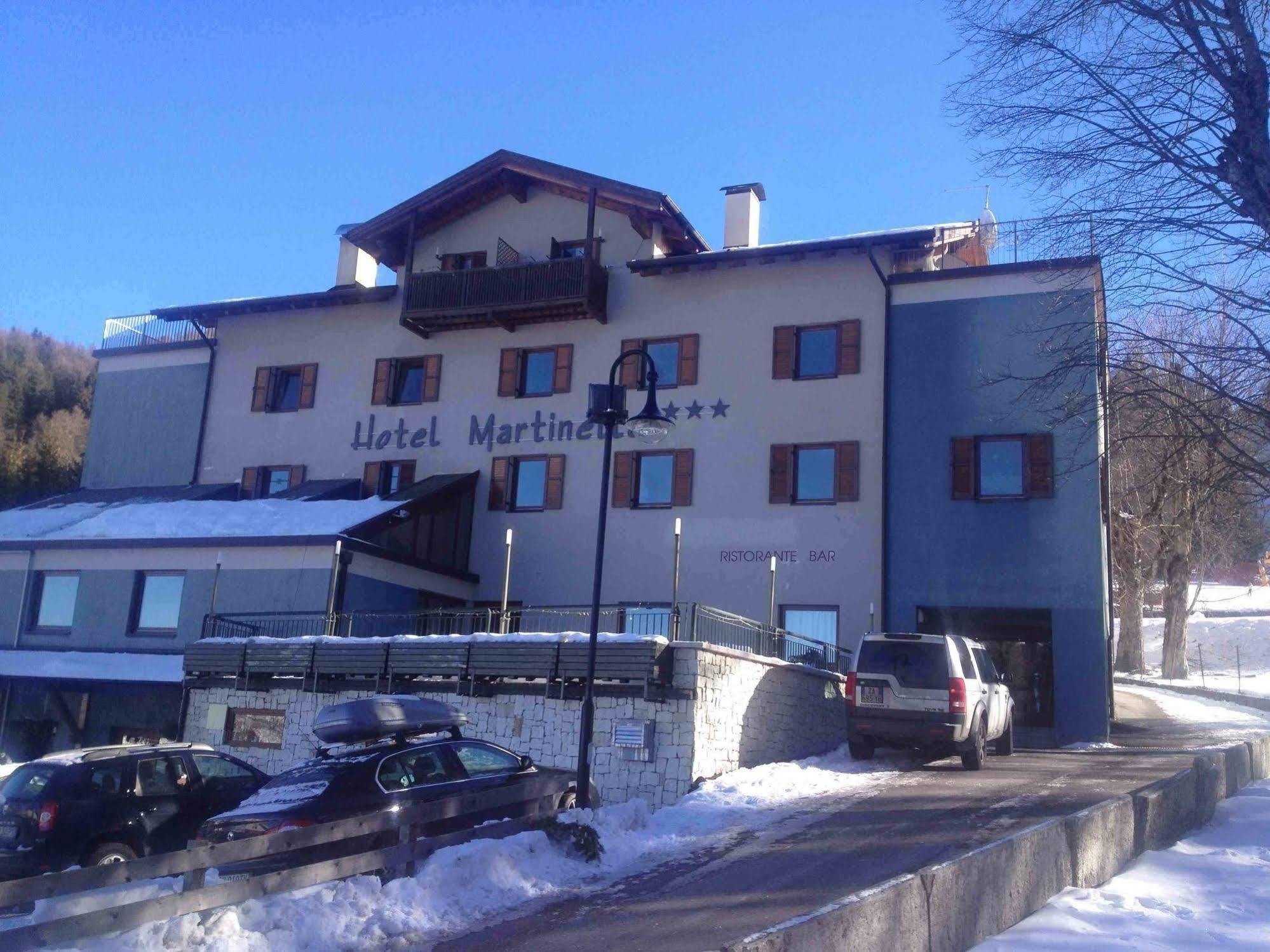 Hotel Martinella Фолгария Екстериор снимка